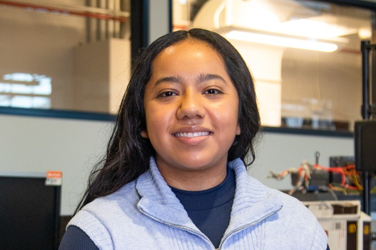 Lesly Rojas smiles in a headshot photo.